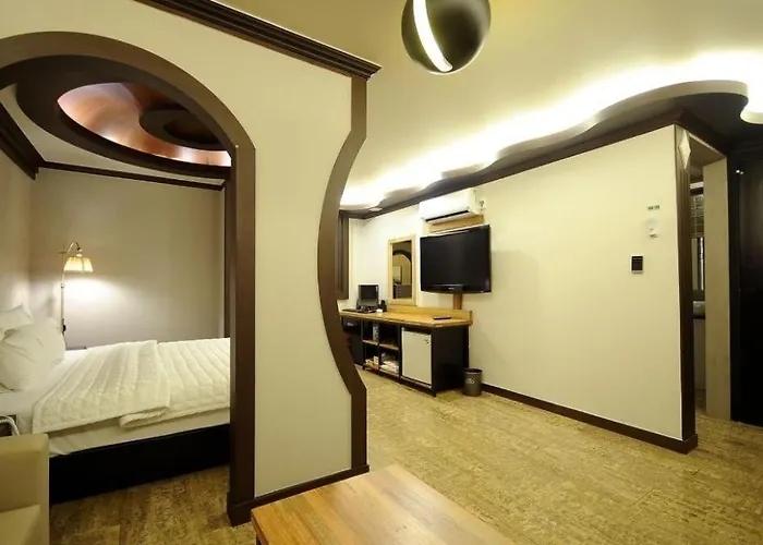 Goodstay King Hotel
